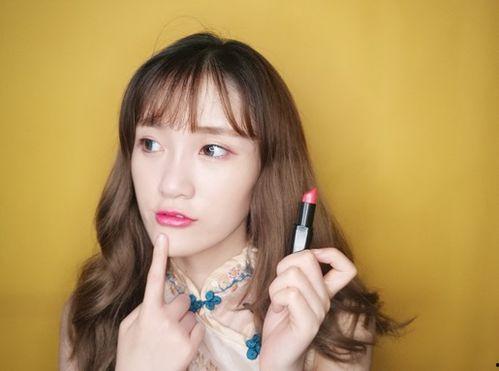 国产嫩妹口红视频在线,美妆新宠，演绎青春色彩